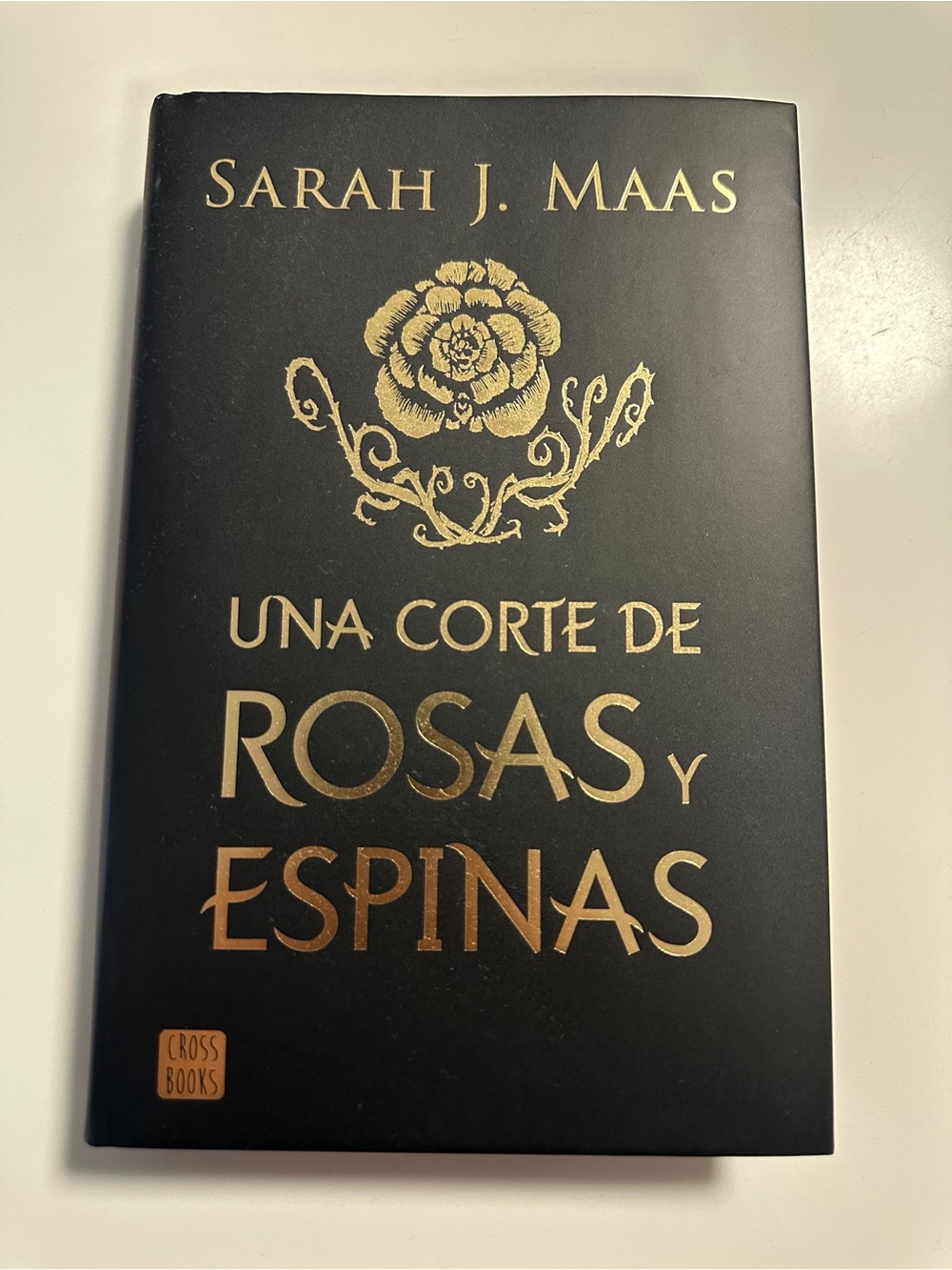 Sarah J. Maas "Una Corte de Rosas y Espinas" - Black with Gold